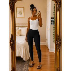 New Gaiam Women Size 6 OM Fit Leggings with Sloan Velvet Trim Black Yoga Pants